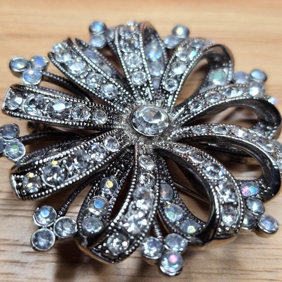 Liz Claiborne Jewelry - Vintage Liz Claiborne Brooch Rhinestone Aurora Boreales Sunburst 2" Pin FLAW